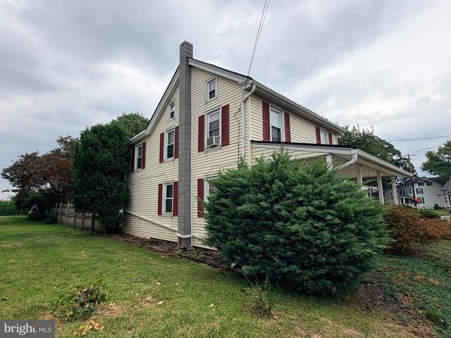 224 E MAIN ST, Terre Hill, PA 17581