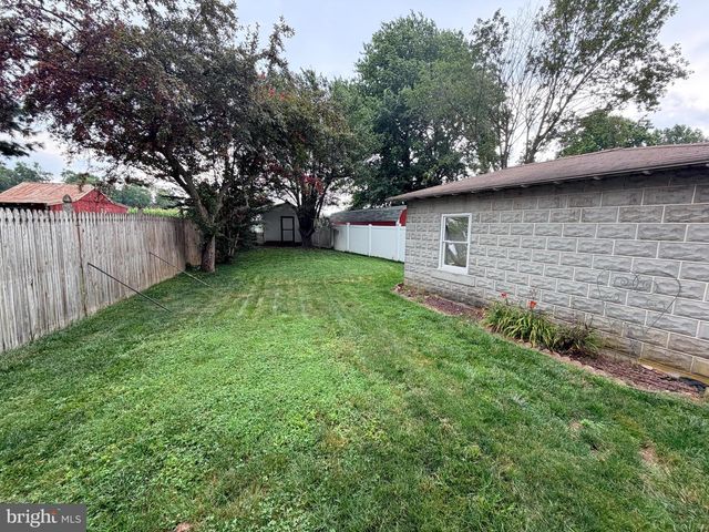 224 E MAIN ST, Terre Hill, PA 17581