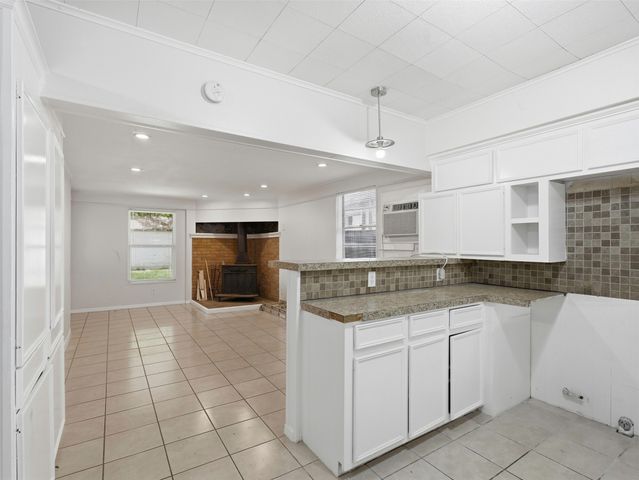 207 Hartsdale Drive, Dallas, TX 75211