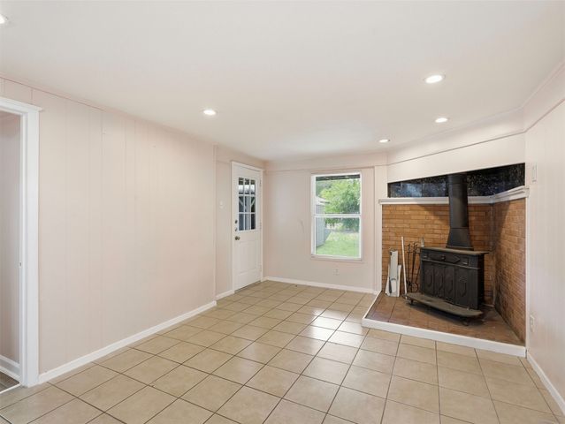 207 Hartsdale Drive, Dallas, TX 75211
