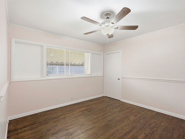 207 Hartsdale Drive, Dallas, TX 75211