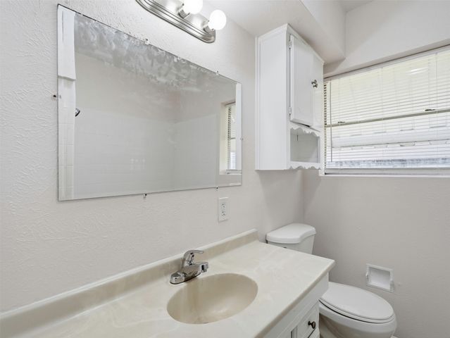 207 Hartsdale Drive, Dallas, TX 75211