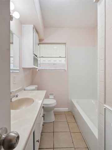 207 Hartsdale Drive, Dallas, TX 75211