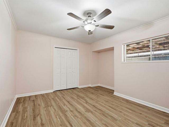 207 Hartsdale Drive, Dallas, TX 75211