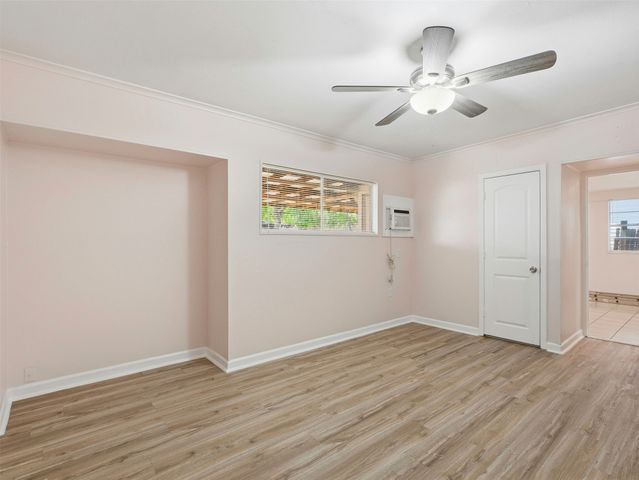 207 Hartsdale Drive, Dallas, TX 75211