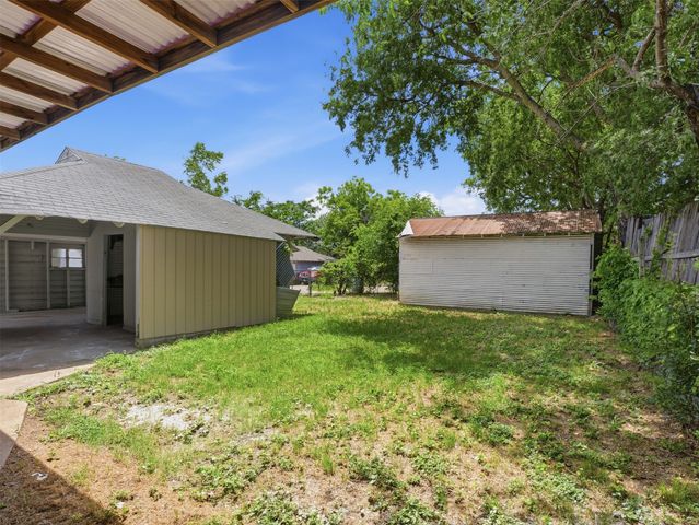 207 Hartsdale Drive, Dallas, TX 75211
