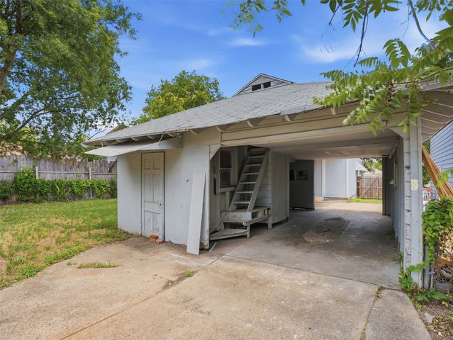 207 Hartsdale Drive, Dallas, TX 75211