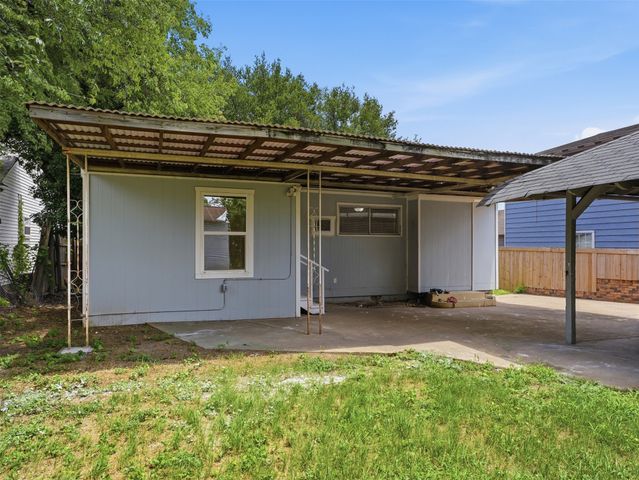 207 Hartsdale Drive, Dallas, TX 75211