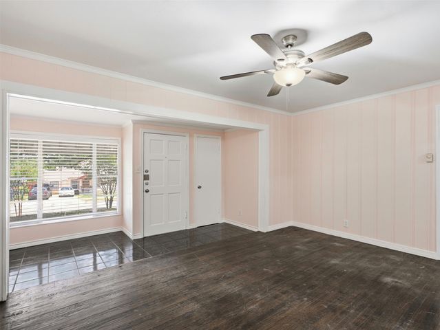 207 Hartsdale Drive, Dallas, TX 75211