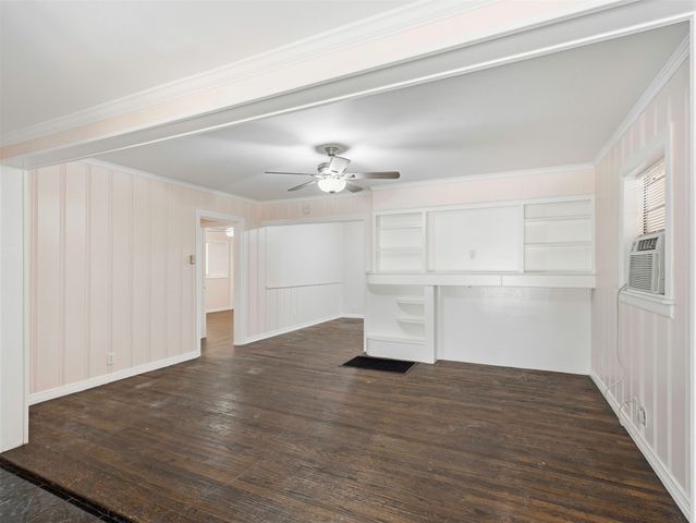 207 Hartsdale Drive, Dallas, TX 75211