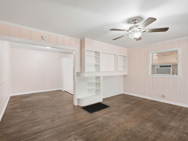 207 Hartsdale Drive, Dallas, TX 75211