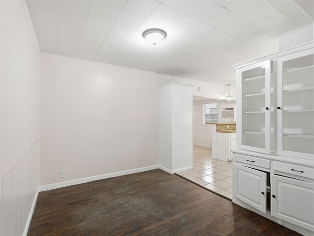 207 Hartsdale Drive, Dallas, TX 75211