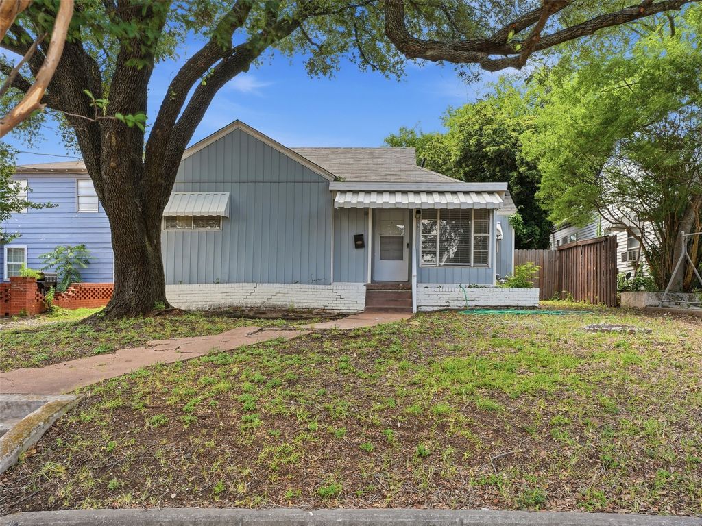 207 Hartsdale Drive, Dallas, TX 75211
