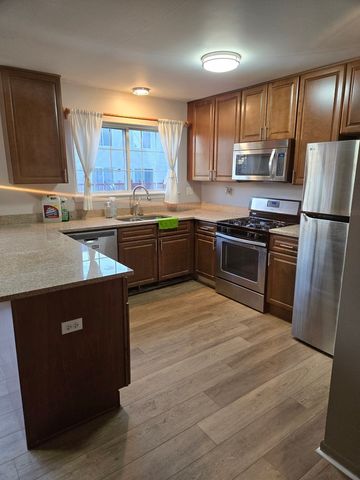 647 W Georgian Court 647, Addison, IL 60101