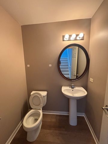 647 W Georgian Court 647, Addison, IL 60101