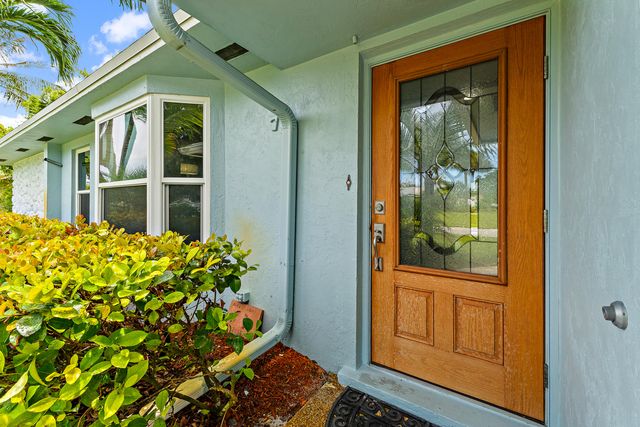 76 Wingo Street, Tequesta, FL 33469