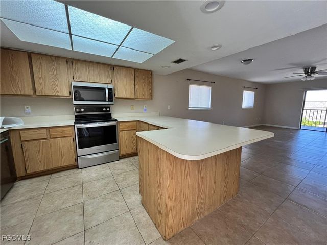 3911 Country Club BLVD 201, Cape Coral, FL 33904