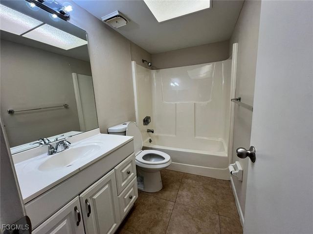 3911 Country Club BLVD 201, Cape Coral, FL 33904