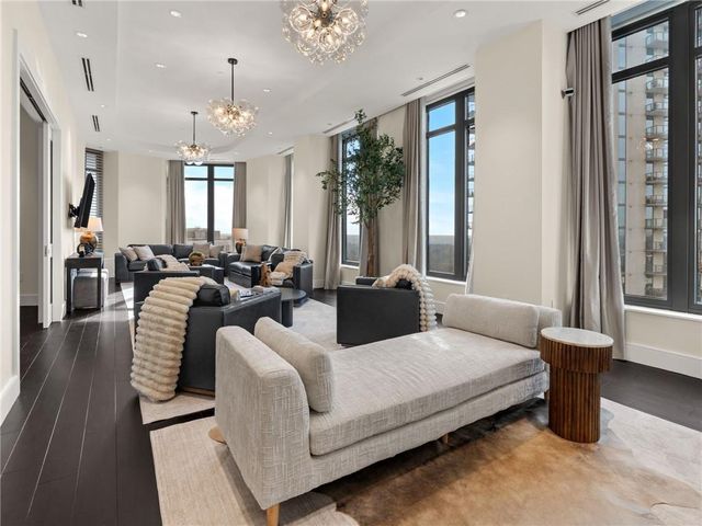 3376 Peachtree NE Road 35B, Atlanta, GA 30326