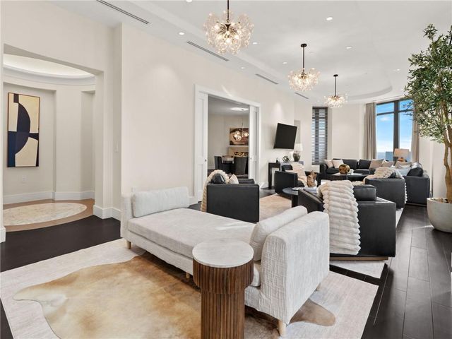 3376 Peachtree NE Road 35B, Atlanta, GA 30326