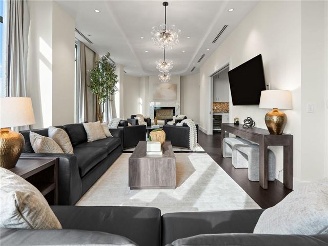 3376 Peachtree NE Road 35B, Atlanta, GA 30326