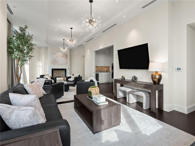 3376 Peachtree NE Road 35B, Atlanta, GA 30326