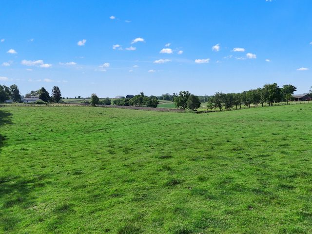 512 College Road, Paris, KY 40361