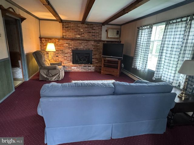 98 TWIN OAK DR, Levittown, PA 19056