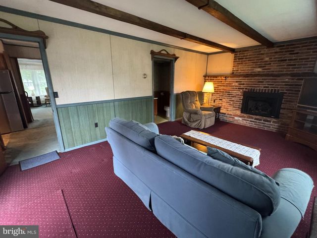 98 TWIN OAK DR, Levittown, PA 19056