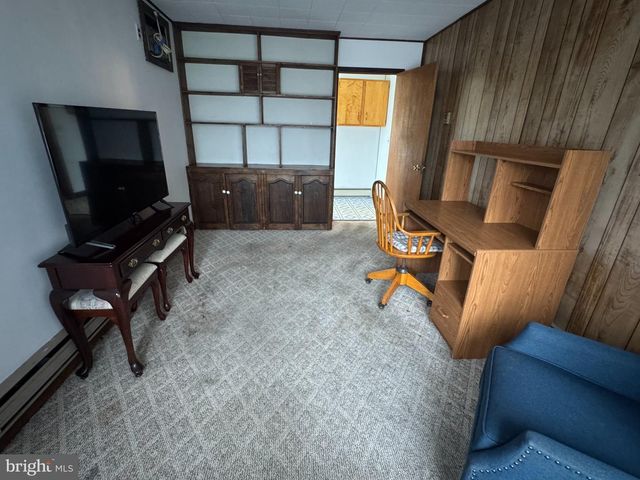 98 TWIN OAK DR, Levittown, PA 19056