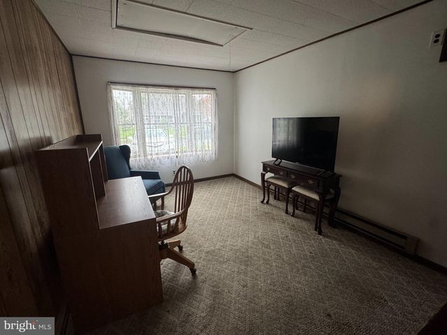 98 TWIN OAK DR, Levittown, PA 19056