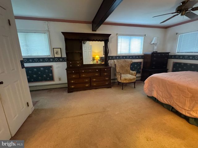 98 TWIN OAK DR, Levittown, PA 19056
