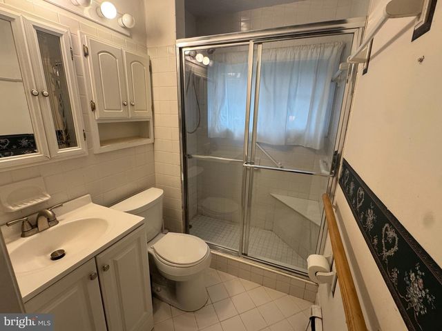 98 TWIN OAK DR, Levittown, PA 19056