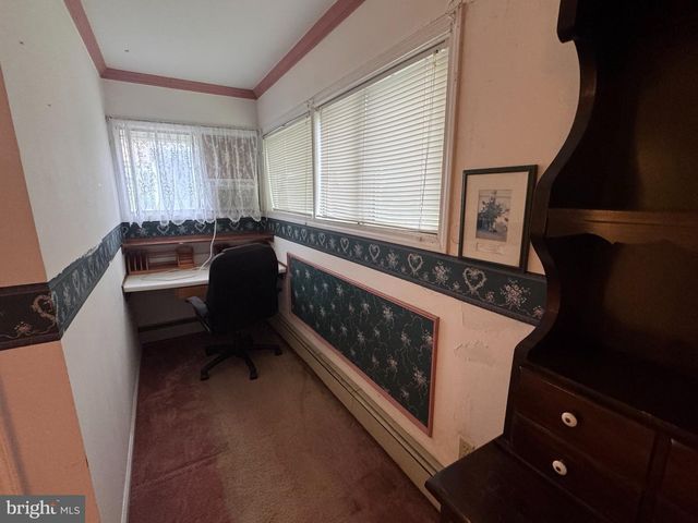 98 TWIN OAK DR, Levittown, PA 19056