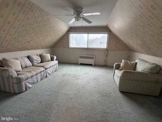 98 TWIN OAK DR, Levittown, PA 19056
