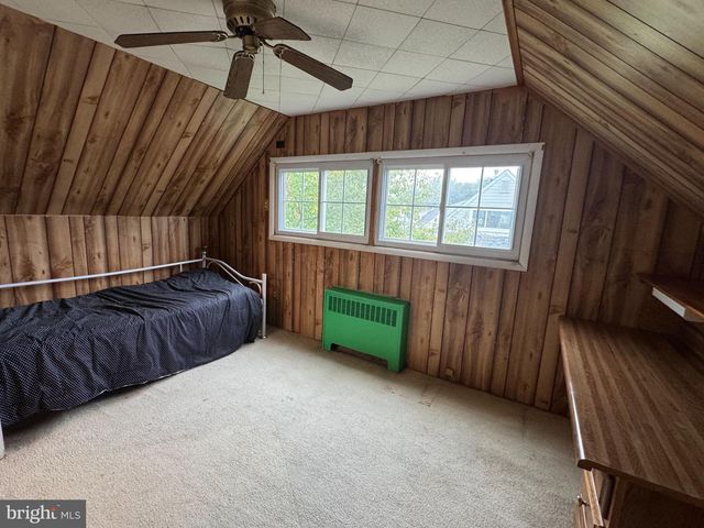 98 TWIN OAK DR, Levittown, PA 19056