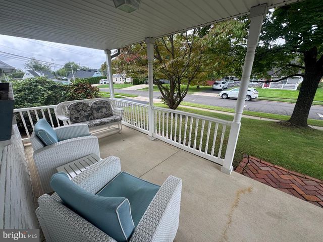 98 TWIN OAK DR, Levittown, PA 19056