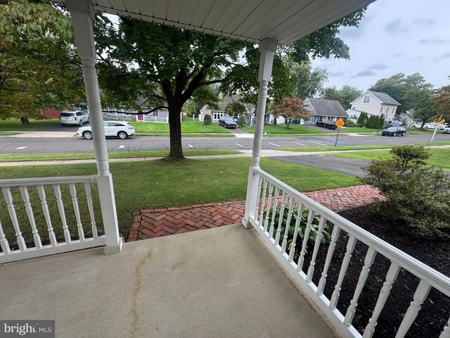 98 TWIN OAK DR, Levittown, PA 19056