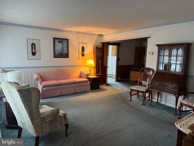 98 TWIN OAK DR, Levittown, PA 19056