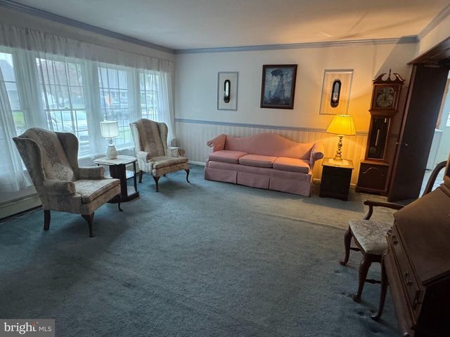 98 TWIN OAK DR, Levittown, PA 19056