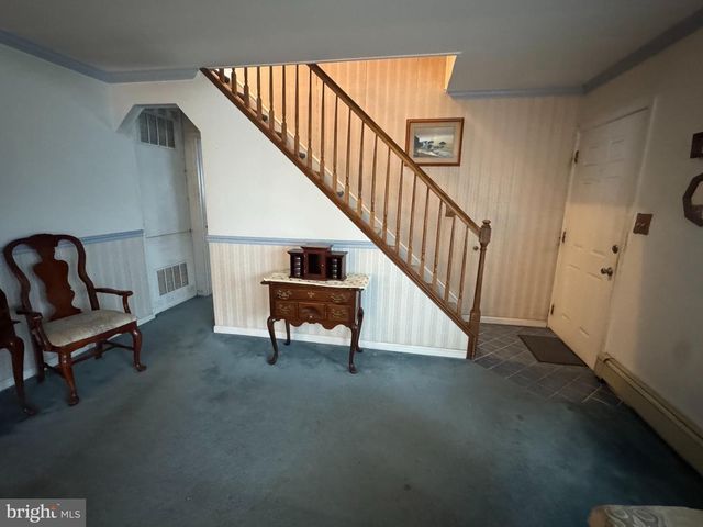 98 TWIN OAK DR, Levittown, PA 19056