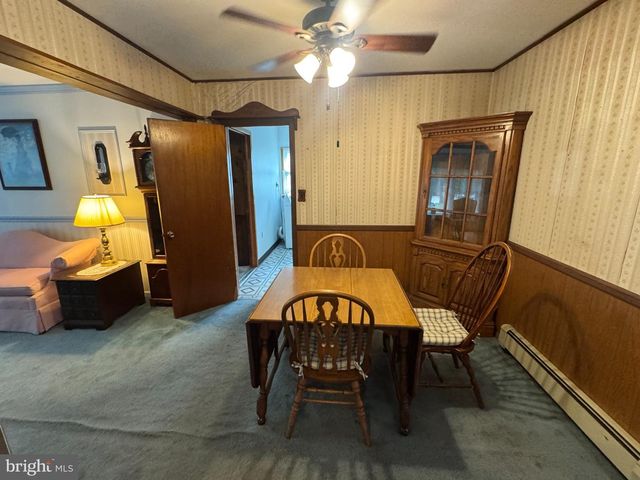 98 TWIN OAK DR, Levittown, PA 19056