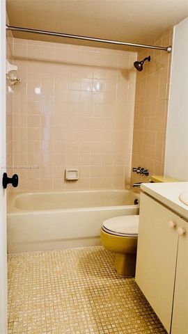 1480 W 46th St 322, Hialeah, FL 33012