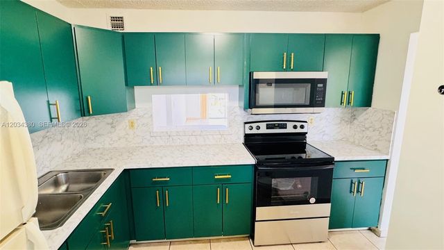1480 W 46th St 322, Hialeah, FL 33012