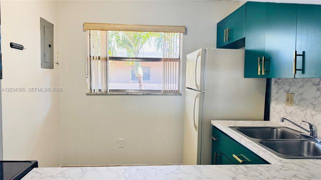1480 W 46th St 322, Hialeah, FL 33012