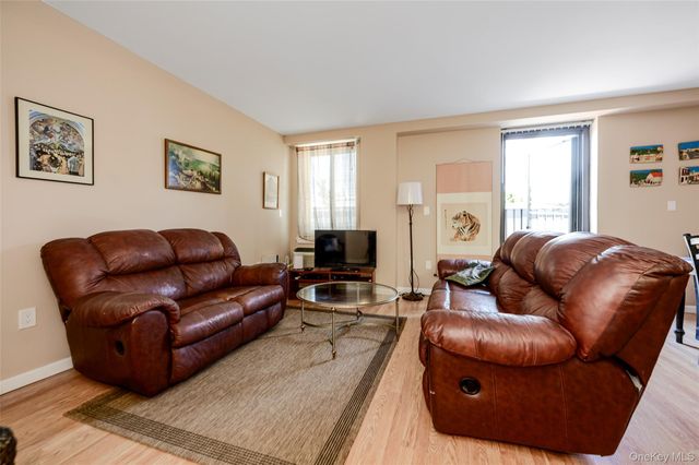 100 W Broadway 1E, Long Beach, NY 11561