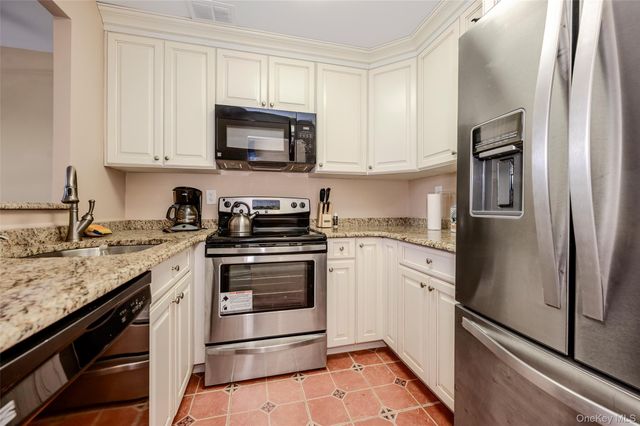 100 W Broadway 1E, Long Beach, NY 11561
