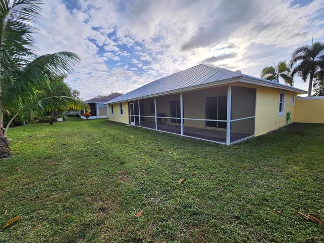1750 Primrose Lane, Wellington, FL 33414