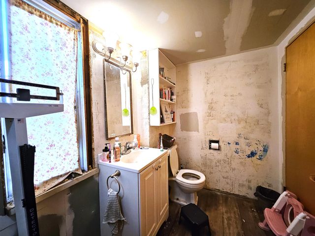 218 S Cherry Street, Flushing, MI 48433