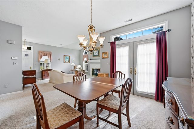 76 Stone Ridge Blvd, Hermitage, PA 16148